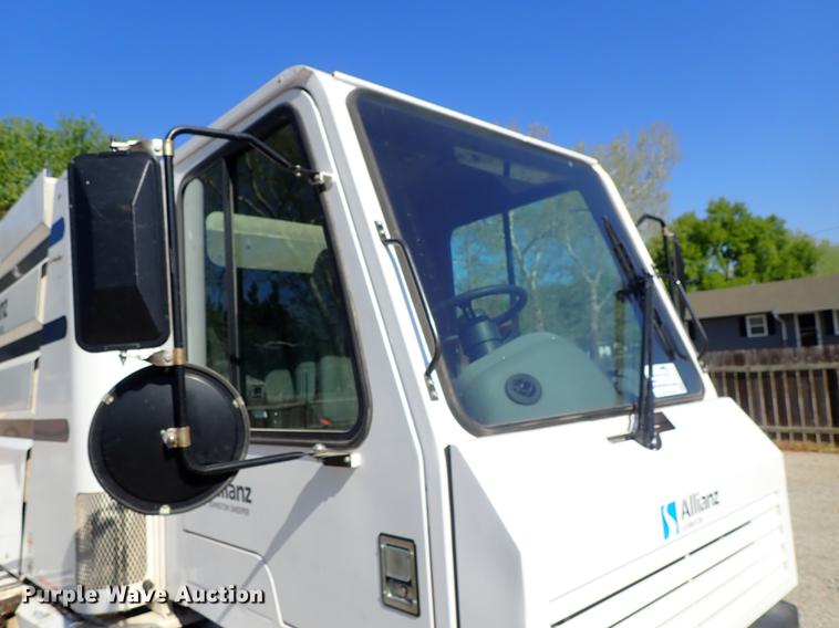 image for item DF1167 2009 Allianz Johnston MX450 street sweeper