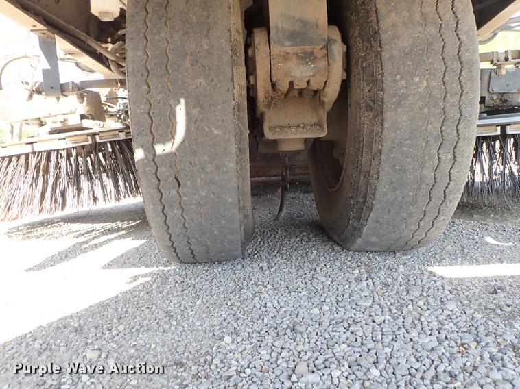 image for item DF1167 2009 Allianz Johnston MX450 street sweeper