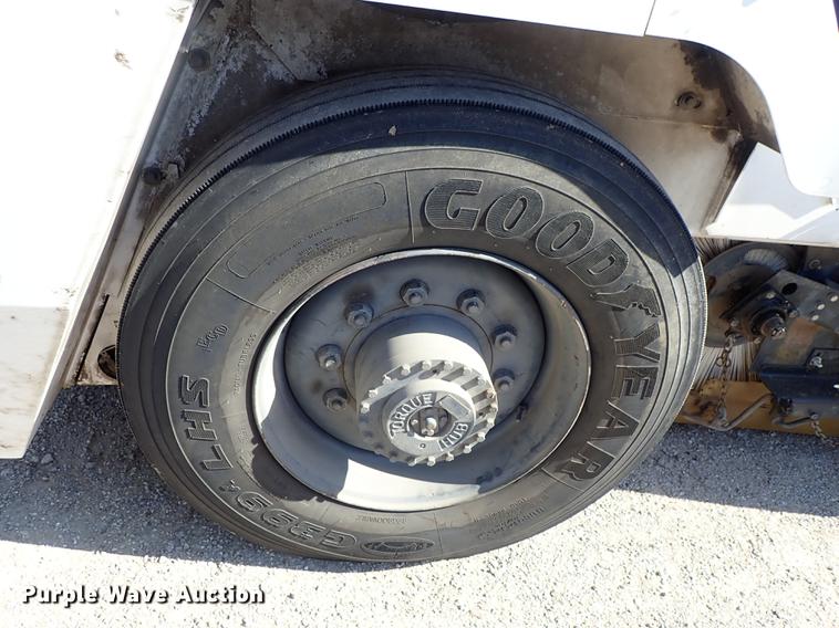 image for item DF1167 2009 Allianz Johnston MX450 street sweeper