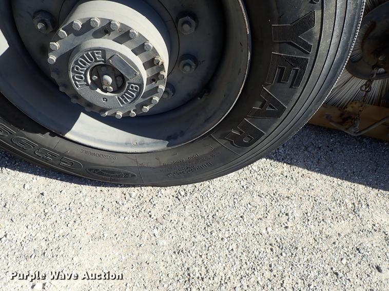 image for item DF1167 2009 Allianz Johnston MX450 street sweeper