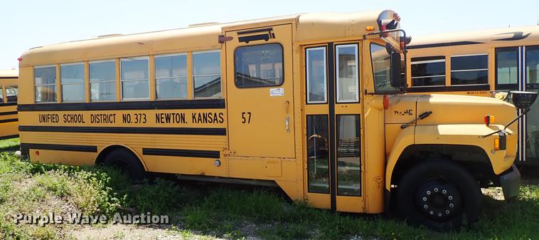 image for item DF1173 1992 Ford B700 school bus