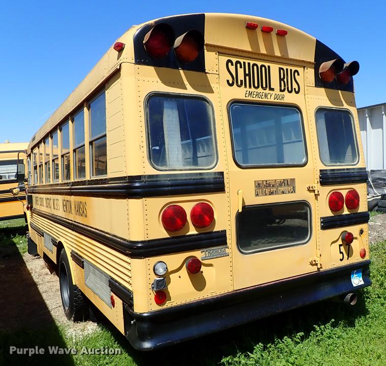image for item DF1173 1992 Ford B700 school bus