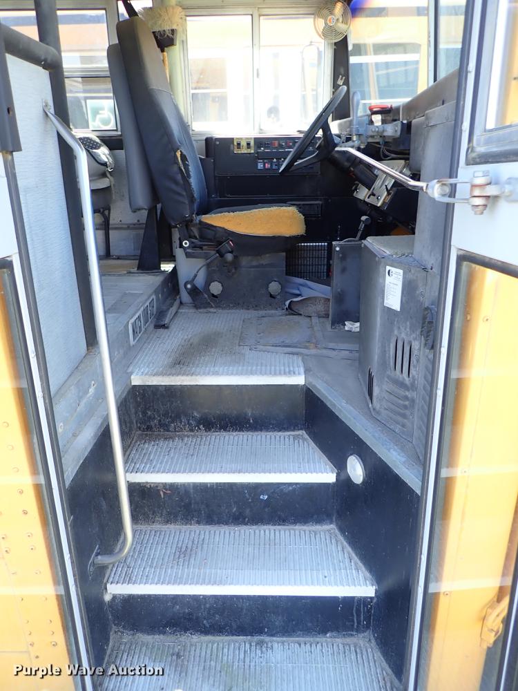 image for item DF1173 1992 Ford B700 school bus