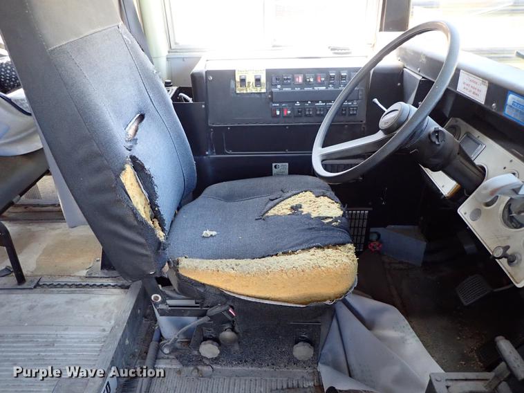 image for item DF1173 1992 Ford B700 school bus