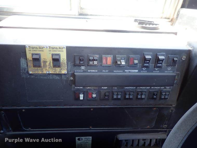 image for item DF1173 1992 Ford B700 school bus