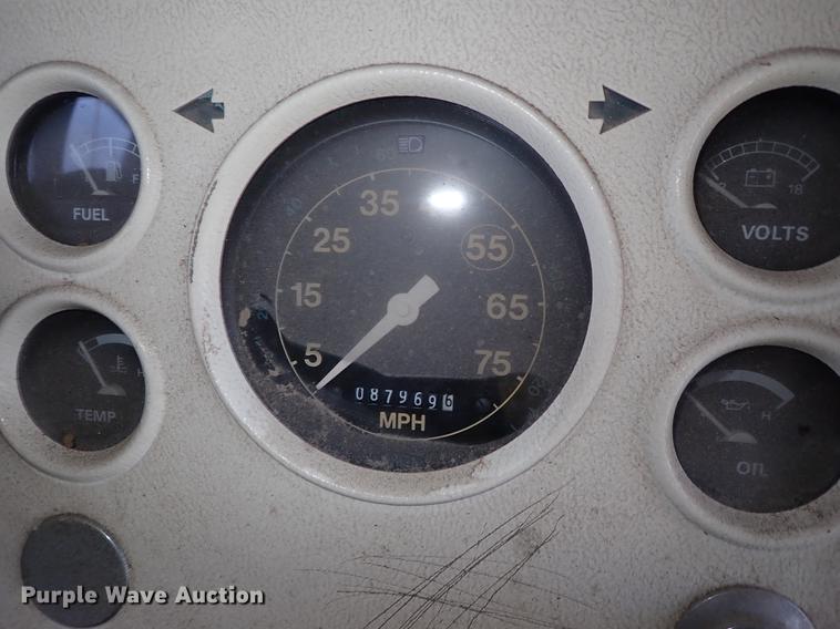 image for item DF1173 1992 Ford B700 school bus