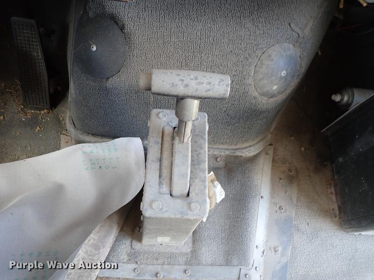 image for item DF1173 1992 Ford B700 school bus