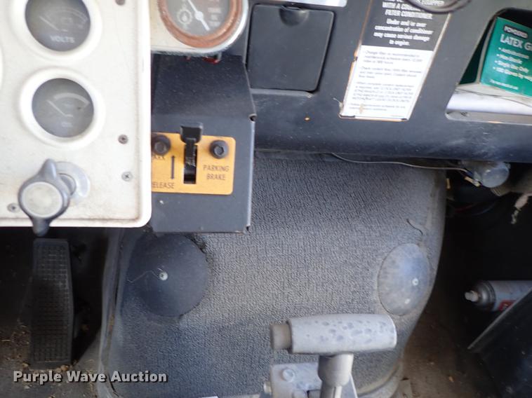 image for item DF1173 1992 Ford B700 school bus