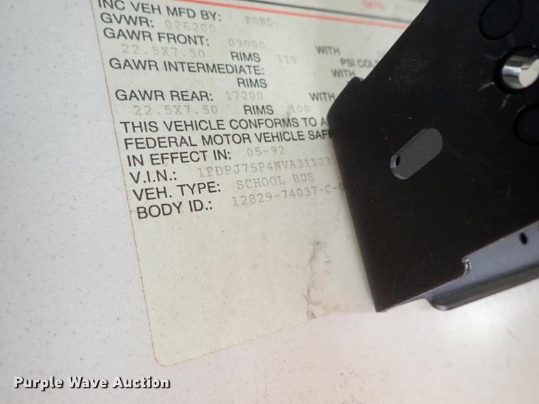 image for item DF1173 1992 Ford B700 school bus