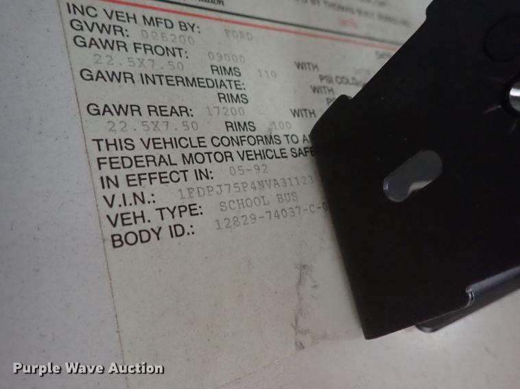 image for item DF1173 1992 Ford B700 school bus