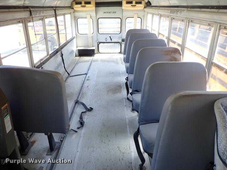 image for item DF1173 1992 Ford B700 school bus