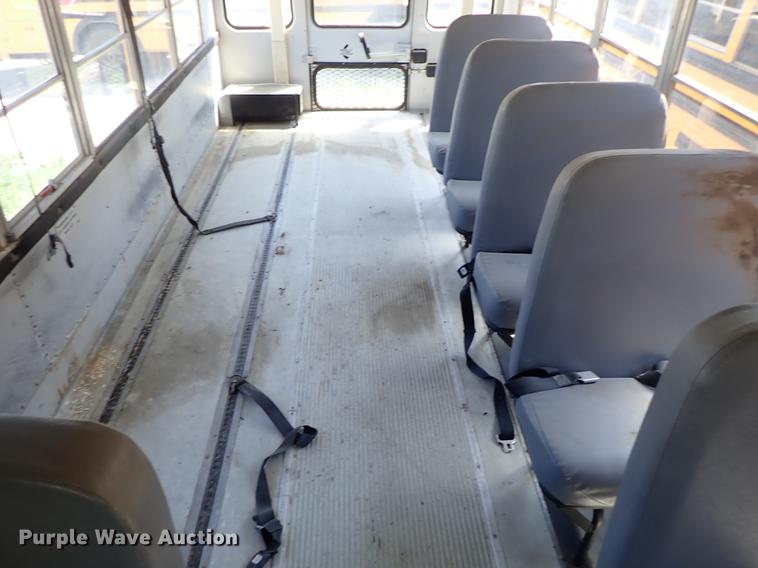 image for item DF1173 1992 Ford B700 school bus