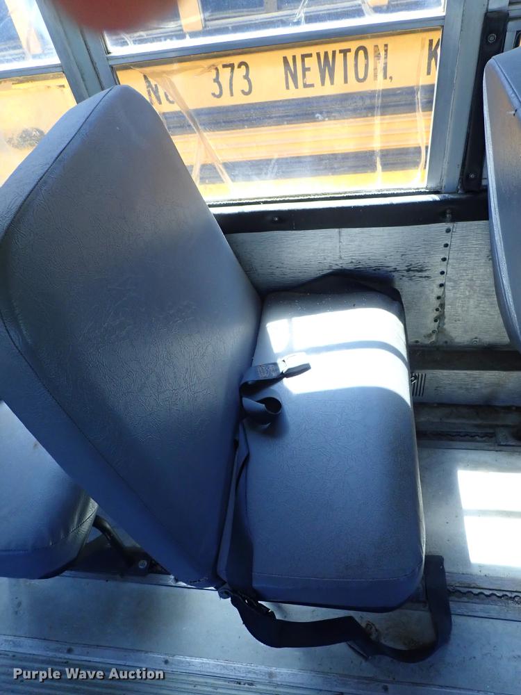 image for item DF1173 1992 Ford B700 school bus