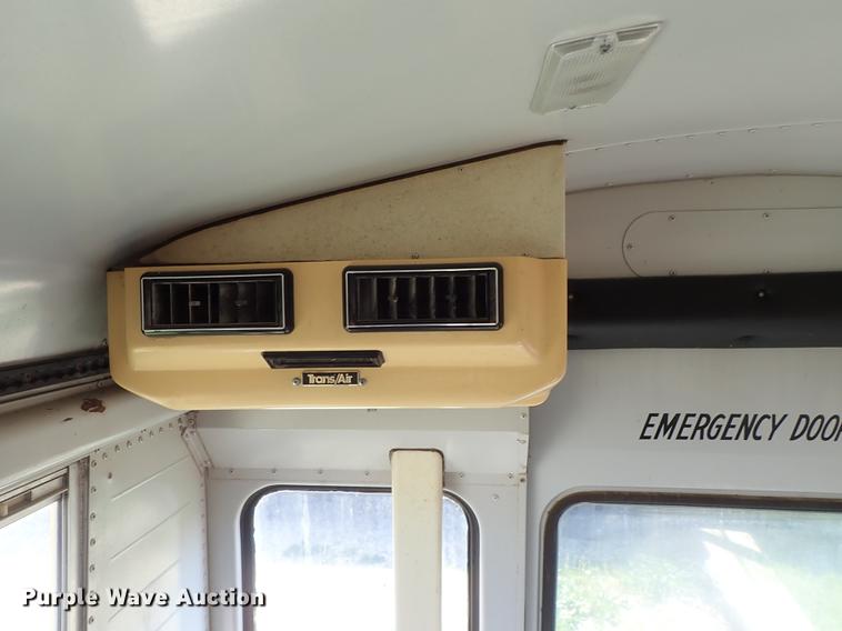 image for item DF1173 1992 Ford B700 school bus