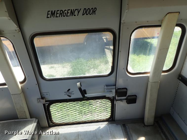 image for item DF1173 1992 Ford B700 school bus