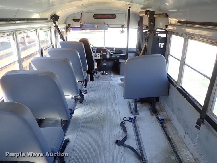 image for item DF1173 1992 Ford B700 school bus