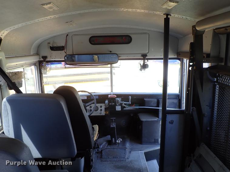 image for item DF1173 1992 Ford B700 school bus