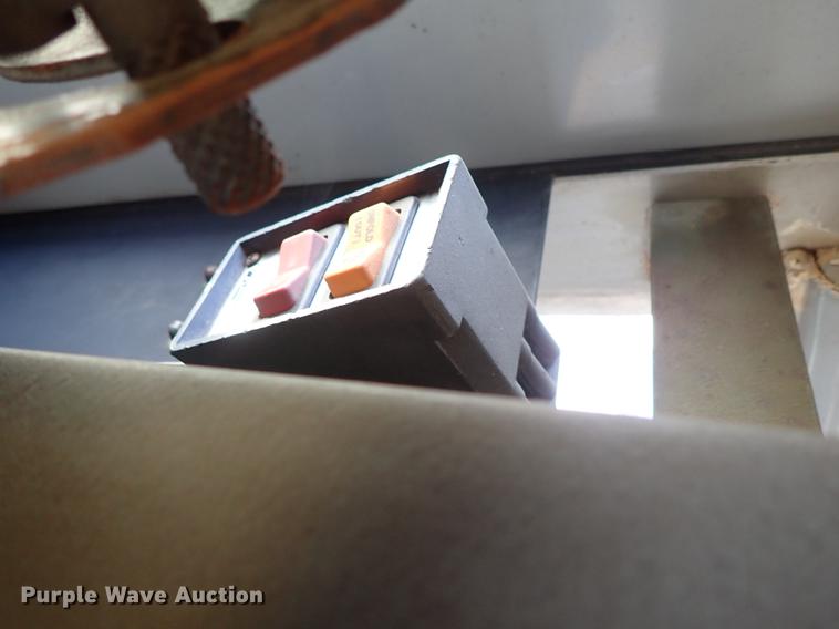 image for item DF1173 1992 Ford B700 school bus