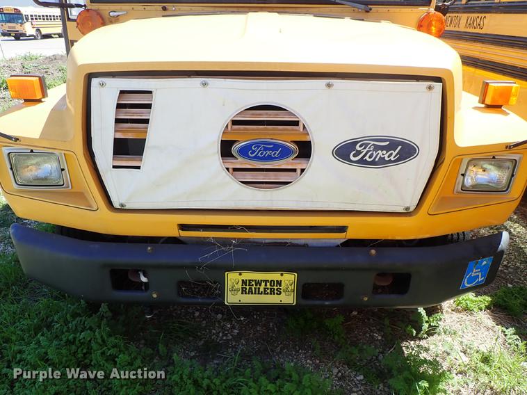 image for item DF1173 1992 Ford B700 school bus