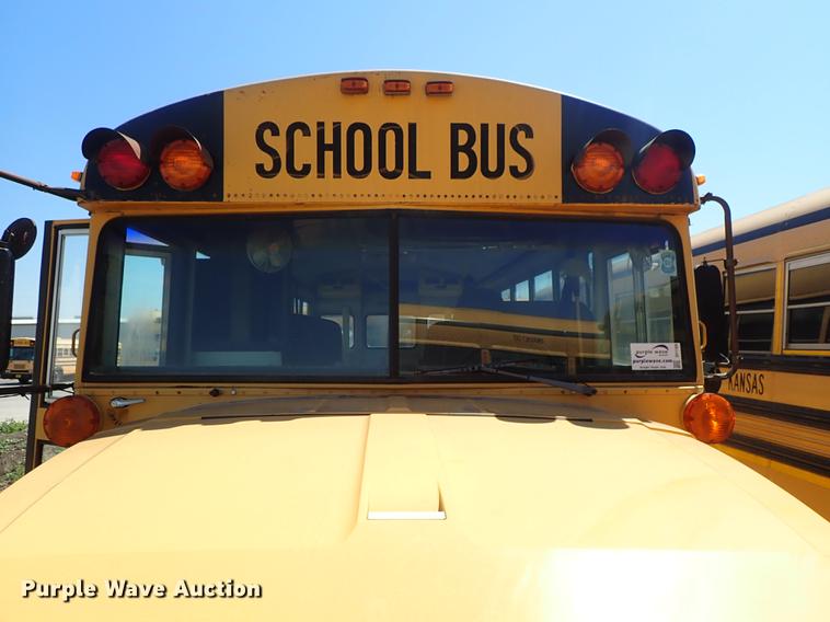 image for item DF1173 1992 Ford B700 school bus
