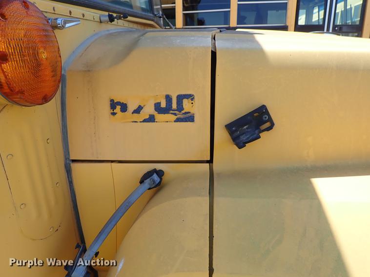 image for item DF1173 1992 Ford B700 school bus