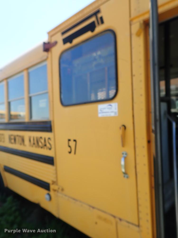 image for item DF1173 1992 Ford B700 school bus