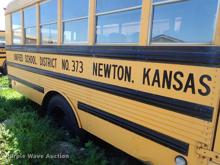 image for item DF1173 1992 Ford B700 school bus