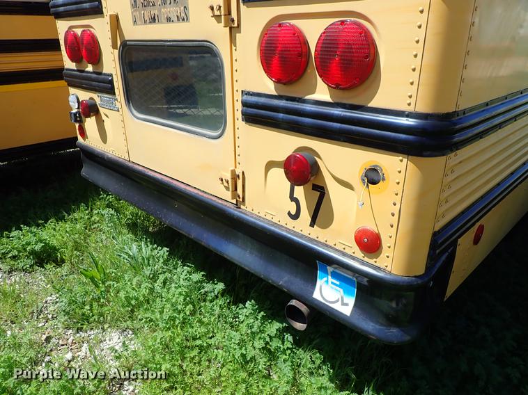 image for item DF1173 1992 Ford B700 school bus