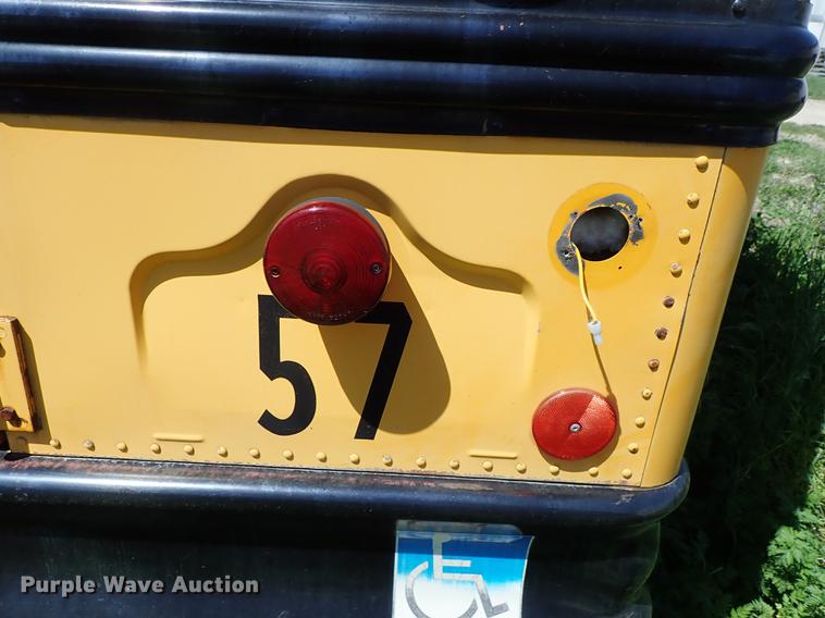 image for item DF1173 1992 Ford B700 school bus