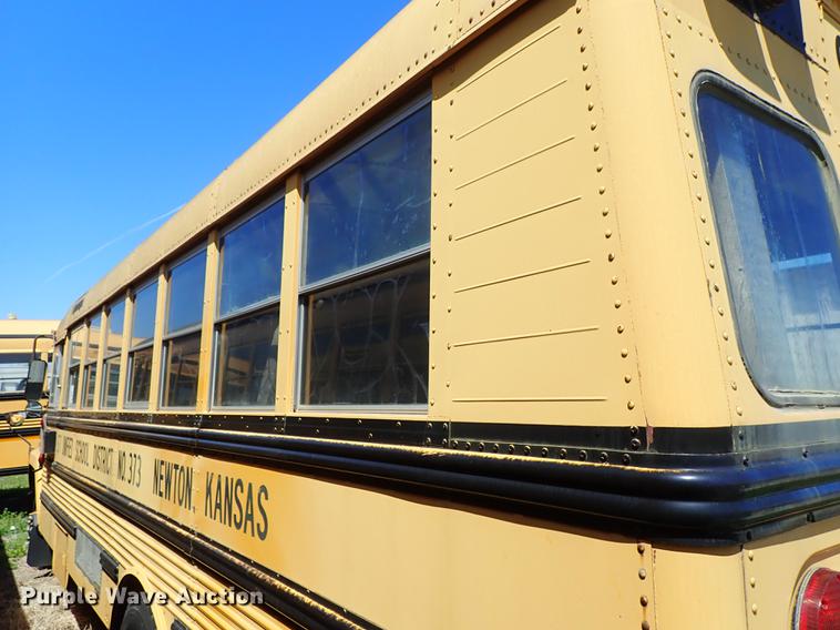 image for item DF1173 1992 Ford B700 school bus