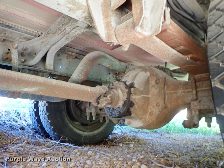 image for item DF1173 1992 Ford B700 school bus