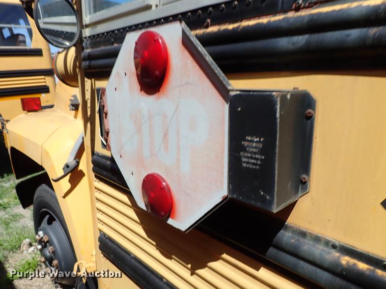 image for item DF1173 1992 Ford B700 school bus