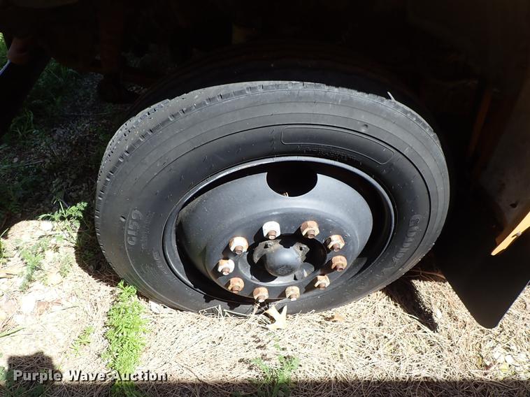 image for item DF1173 1992 Ford B700 school bus