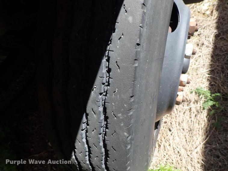 image for item DF1173 1992 Ford B700 school bus