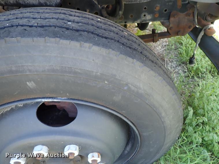 image for item DF1173 1992 Ford B700 school bus