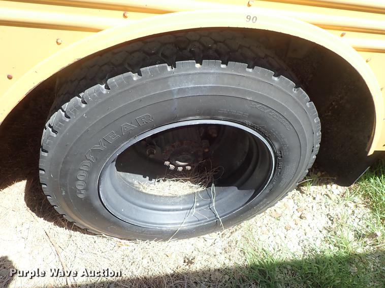 image for item DF1173 1992 Ford B700 school bus