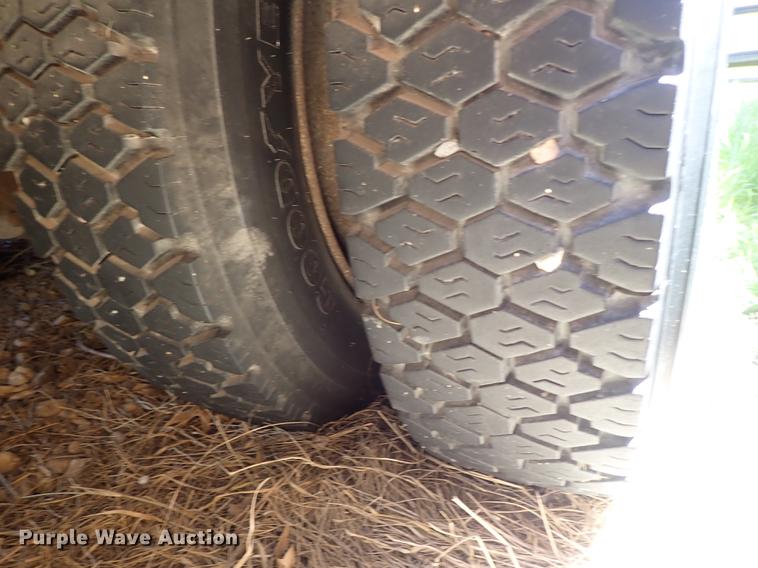 image for item DF1173 1992 Ford B700 school bus