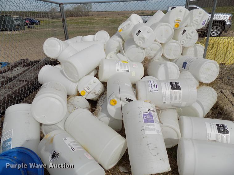image for item DF4476 15 gallon plastic barrels