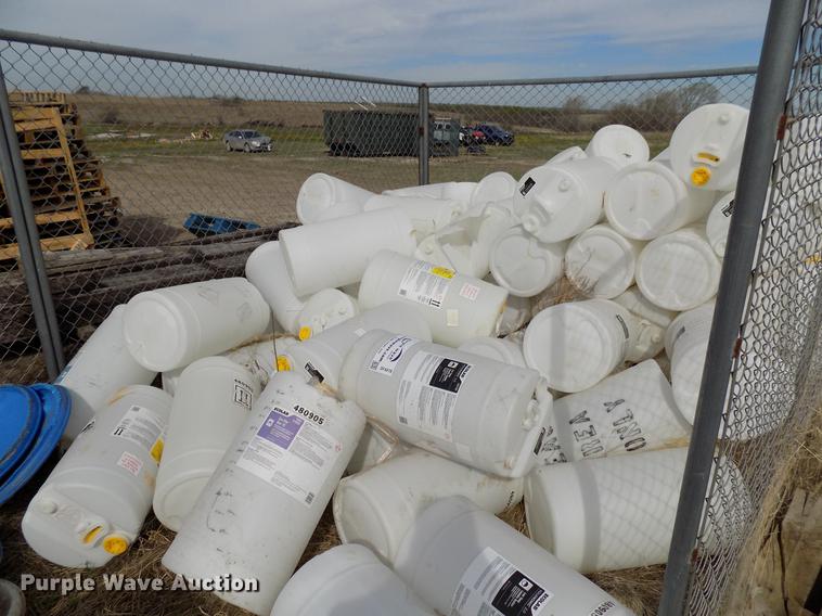 image for item DF4476 15 gallon plastic barrels