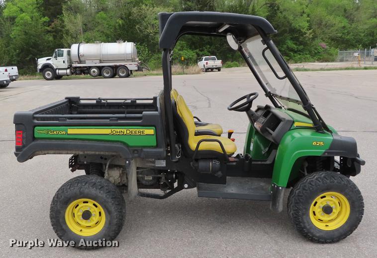 image for item DF7706 2012 John Deere 625i Gator utility vehicle