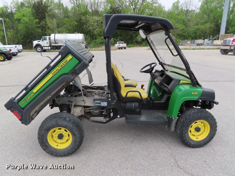 image for item DF7706 2012 John Deere 625i Gator utility vehicle