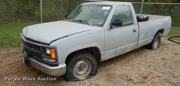 image for item DG0934 1994 GMC Sierra C1500 pickup truck