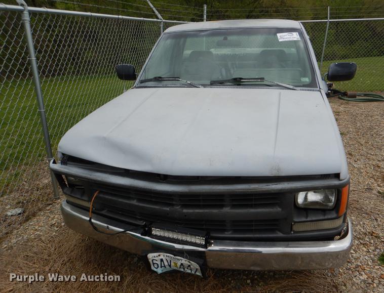 image for item DG0934 1994 GMC Sierra C1500 pickup truck