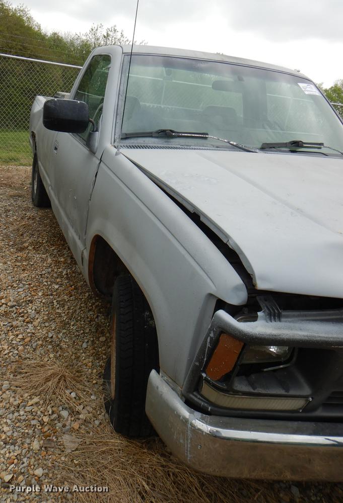 image for item DG0934 1994 GMC Sierra C1500 pickup truck