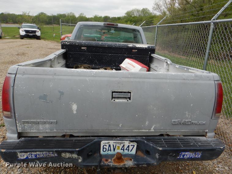 image for item DG0934 1994 GMC Sierra C1500 pickup truck