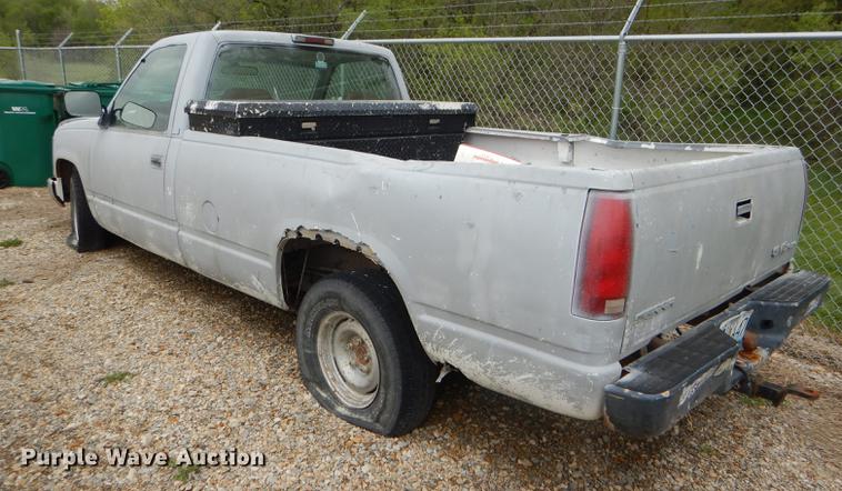 image for item DG0934 1994 GMC Sierra C1500 pickup truck