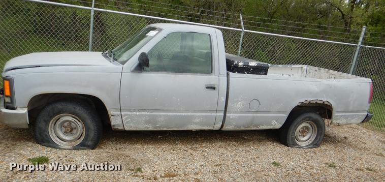image for item DG0934 1994 GMC Sierra C1500 pickup truck