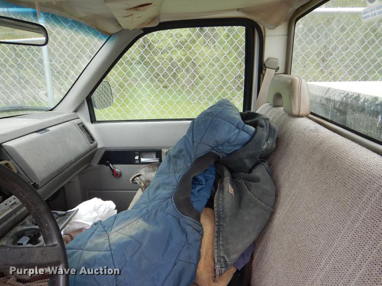 image for item DG0934 1994 GMC Sierra C1500 pickup truck