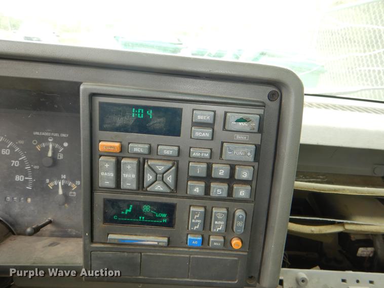 image for item DG0934 1994 GMC Sierra C1500 pickup truck