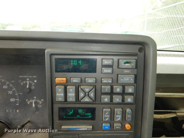 image for item DG0934 1994 GMC Sierra C1500 pickup truck